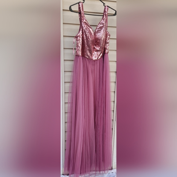 Dress - Picture 1 of 3